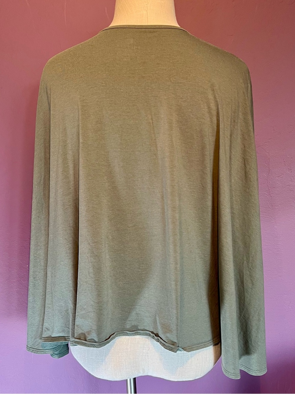 🌞Solbari Sun Protective Shrug UPF 50+ in Eucalpytus - Picture 3 of 5